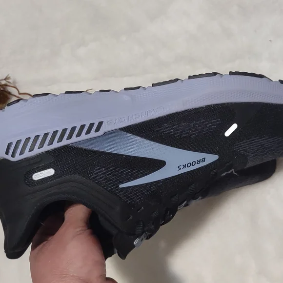 Brooks Black Running Shoes - Picture 2 of 6